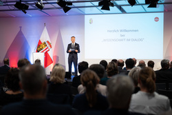 Landeshauptmann Mag. Thomas Stelzer und Wissenschafts-Landesrat KommR Markus Achleitner luden zum OÖ Wissenschafts-Empfang Wissenschaft im Dialog im Festsaal des Schlossmuseums Linz.