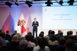 Landeshauptmann Mag. Thomas Stelzer und Wissenschafts-Landesrat KommR Markus Achleitner luden zum OÖ Wissenschafts-Empfang Wissenschaft im Dialog im Festsaal des Schlossmuseums Linz.