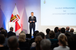 Landeshauptmann Mag. Thomas Stelzer und Wissenschafts-Landesrat KommR Markus Achleitner luden zum OÖ Wissenschafts-Empfang Wissenschaft im Dialog im Festsaal des Schlossmuseums Linz.