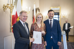 Landeshauptmann Mag. Thomas Stelzer verleiht Dekrete zur Verlängerung und Neubestellung im Landesdienst.