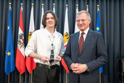 Landeshauptmann Mag. Thomas Stelzer ehrt im Linzer Landhaus ausgezeichnete Lehrlinge.