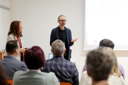Auszeichnung KlimaAcker mit Landesrat Stefan Kaineder