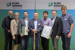 Auszeichnung KlimaAcker mit Landesrat Stefan Kaineder