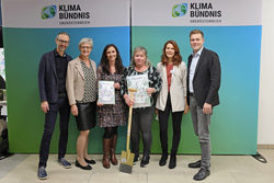 Auszeichnung KlimaAcker mit Landesrat Stefan Kaineder