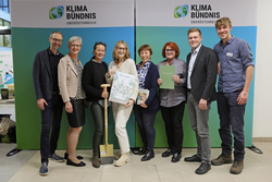Auszeichnung KlimaAcker mit Landesrat Stefan Kaineder