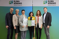 Auszeichnung KlimaAcker mit Landesrat Stefan Kaineder