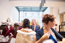 Schlüsselübergabe des Landhausschlüssels an die Faschingsgilde Vorchdorf