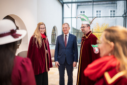 Schlüsselübergabe des Landhausschlüssels an die Faschingsgilde Vorchdorf