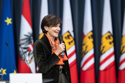 Landeshauptmann Mag. Thomas Stelzer und Generaldirektor Dr. Heinrich Schaller verleihen den Oö. Volkskulturpreis 2024.