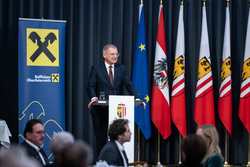 Landeshauptmann Mag. Thomas Stelzer und Generaldirektor Dr. Heinrich Schaller verleihen den Oö. Volkskulturpreis 2024.