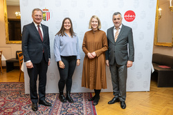 Landeshauptmann Mag. Thomas Stelzer, Bildungslandesrätin Mag.a Christine Haberlander und Bildungsdirektor Mag. Dr. Alfred Klampfer empfangen neue Lehrerinnen und Lehre bei einer Feierstunde im Linzer Landhaus.