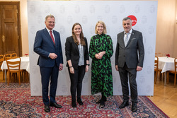 Landeshauptmann Mag. Thomas Stelzer, Bildungslandesrätin Mag.a Christine Haberlander und Bildungsdirektor Mag. Dr. Alfred Klampfer empfangen neue Lehrerinnen und Lehre im Rahmen einer Feierstunde im Linzer Landhaus