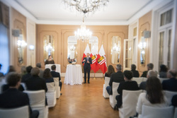 Landeshauptmann Mag. Thomas Stelzer vereidigt neue ZiviltechnikerInnen im Linzer Spiegelsaal.