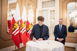 Landeshauptmann Mag. Thomas Stelzer vereidigt neue ZiviltechnikerInnen im Linzer Spiegelsaal.