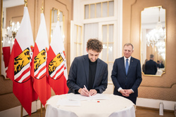 Landeshauptmann Mag. Thomas Stelzer vereidigt neue ZiviltechnikerInnen im Linzer Spiegelsaal.