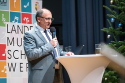 Landeshauptmann Mag. Thomas Stelzer war zur Verleihung der goldenen Leistungsabzeichen für Musikerinnen und Musiker in Eferding und hat die Ausgezeichneten geehrt.