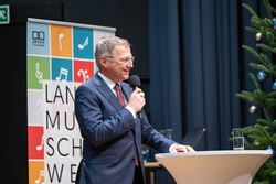 Landeshauptmann Mag. Thomas Stelzer war zur Verleihung der goldenen Leistungsabzeichen für Musikerinnen und Musiker in Eferding und hat die Ausgezeichneten geehrt.