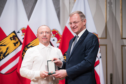 (v.l.n.r.) Christian Bräuer, Landeshauptmann Mag. Thomas Stelzer