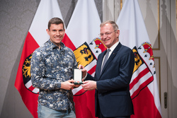 (v.l.n.r.) Revierinspektor Matthias Maderthaner, Landeshauptmann Mag. Thomas Stelzer