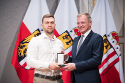 (v.l.n.r.) Revierinspektor Patrick Lindtner, Landeshauptmann Mag. Thomas Stelzer