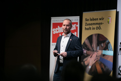 Zertifikatsverleihungen des Oberösterreichischen Finanzführerscheins im Kongresssaal der Arbeiterkammer in Linz.