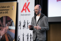 Zertifikatsverleihungen des Oberösterreichischen Finanzführerscheins im Kongresssaal der Arbeiterkammer in Linz.