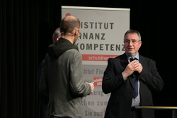 Zertifikatsverleihungen des Oberösterreichischen Finanzführerscheins im Kongresssaal der Arbeiterkammer in Linz.