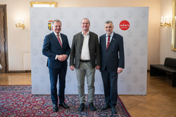 Feier für pensionierte Lehrerinnen und Lehrer mit Landeshauptmann Mag. Thomas Stelzer und Bildungsdirektor HR Mag. Dr. Alfred Klampfer, B.A.