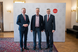 Feier für pensionierte Lehrerinnen und Lehrer mit Landeshauptmann Mag. Thomas Stelzer und Bildungsdirektor HR Mag. Dr. Alfred Klampfer, B.A.