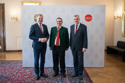 Feier für pensionierte Lehrerinnen und Lehrer mit Landeshauptmann Mag. Thomas Stelzer und Bildungsdirektor HR Mag. Dr. Alfred Klampfer, B.A.
