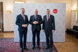 Feier für pensionierte Lehrerinnen und Lehrer mit Landeshauptmann Mag. Thomas Stelzer und Bildungsdirektor HR Mag. Dr. Alfred Klampfer, B.A.