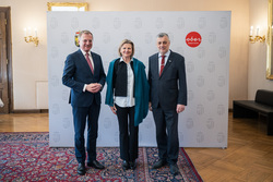 Feier für pensionierte Lehrerinnen und Lehrer mit Landeshauptmann Mag. Thomas Stelzer und Bildungsdirektor HR Mag. Dr. Alfred Klampfer, B.A.
