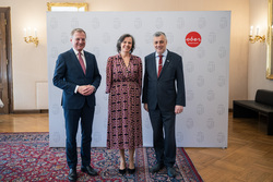 Feier für pensionierte Lehrerinnen und Lehrer mit Landeshauptmann Mag. Thomas Stelzer und Bildungsdirektor HR Mag. Dr. Alfred Klampfer, B.A.