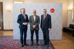 Feier für pensionierte Lehrerinnen und Lehrer mit Landeshauptmann Mag. Thomas Stelzer und Bildungsdirektor HR Mag. Dr. Alfred Klampfer, B.A.