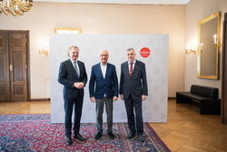 Feier für pensionierte Lehrerinnen und Lehrer mit Landeshauptmann Mag. Thomas Stelzer und Bildungsdirektor HR Mag. Dr. Alfred Klampfer, B.A.