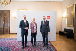 Feier für pensionierte Lehrerinnen und Lehrer mit Landeshauptmann Mag. Thomas Stelzer und Bildungsdirektor HR Mag. Dr. Alfred Klampfer, B.A.