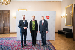 Feier für pensionierte Lehrerinnen und Lehrer mit Landeshauptmann Mag. Thomas Stelzer und Bildungsdirektor HR Mag. Dr. Alfred Klampfer, B.A.