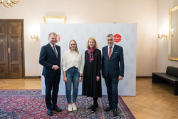 Landeshauptmann Mag. Thomas Stelzer, Bildungslandesrätin Mag.a Christine Haberlander und Bildungsdirektor Mag. Dr. Alfred Klampfer empfangen neue Lehrerinnen und Lehrer im Rahmen einer Feierstunde im Linzer Landhaus.