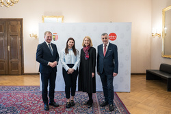 Landeshauptmann Mag. Thomas Stelzer, Bildungslandesrätin Mag.a Christine Haberlander und Bildungsdirektor Mag. Dr. Alfred Klampfer empfangen neue Lehrerinnen und Lehrer im Rahmen einer Feierstunde im Linzer Landhaus.