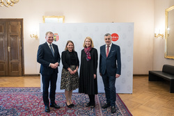 Landeshauptmann Mag. Thomas Stelzer, Bildungslandesrätin Mag.a Christine Haberlander und Bildungsdirektor Mag. Dr. Alfred Klampfer empfangen neue Lehrerinnen und Lehrer im Rahmen einer Feierstunde im Linzer Landhaus.