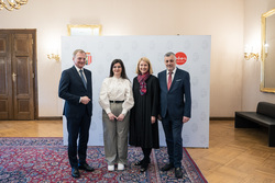 Landeshauptmann Mag. Thomas Stelzer, Bildungslandesrätin Mag.a Christine Haberlander und Bildungsdirektor Mag. Dr. Alfred Klampfer empfangen neue Lehrerinnen und Lehrer im Rahmen einer Feierstunde im Linzer Landhaus.