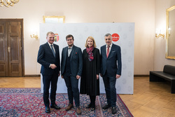 Landeshauptmann Mag. Thomas Stelzer, Bildungslandesrätin Mag.a Christine Haberlander und Bildungsdirektor Mag. Dr. Alfred Klampfer empfangen neue Lehrerinnen und Lehrer im Rahmen einer Feierstunde im Linzer Landhaus.