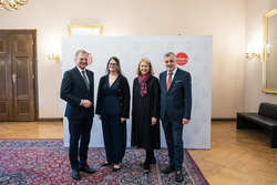 Landeshauptmann Mag. Thomas Stelzer, Bildungslandesrätin Mag.a Christine Haberlander und Bildungsdirektor Mag. Dr. Alfred Klampfer empfangen neue Lehrerinnen und Lehrer im Rahmen einer Feierstunde im Linzer Landhaus.