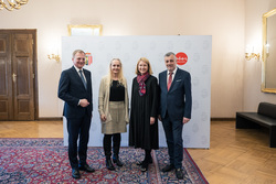 Landeshauptmann Mag. Thomas Stelzer, Bildungslandesrätin Mag.a Christine Haberlander und Bildungsdirektor Mag. Dr. Alfred Klampfer empfangen neue Lehrerinnen und Lehrer im Rahmen einer Feierstunde im Linzer Landhaus.