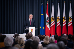 Lehrertitelverleihung durch Landeshauptmann Mag. Thomas Stelzer und Bildungsdirektor Alfred Klampfer.
