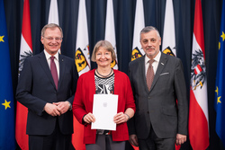 Lehrertitelverleihung durch Landeshauptmann Mag. Thomas Stelzer und Bildungsdirektor Alfred Klampfer.