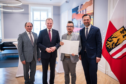Landeshauptmann Mag. Thomas Stelzer verleiht Dekrete zur Verlängerung und Neubestellung von Führungskräften im Landesdienst.