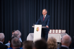 Auszeichnungen ehemaliger Landesbediensteter Auszeichnungen ehemaliger Landesbediensteter