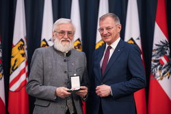 Landeshauptmann Mag. Thomas Stelzer bei der Überreichung von Kulturauszeichnungen des Landes OÖ.