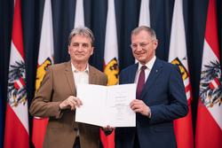 Landeshauptmann Mag. Thomas Stelzer bei der Überreichung von Kulturauszeichnungen des Landes OÖ.
